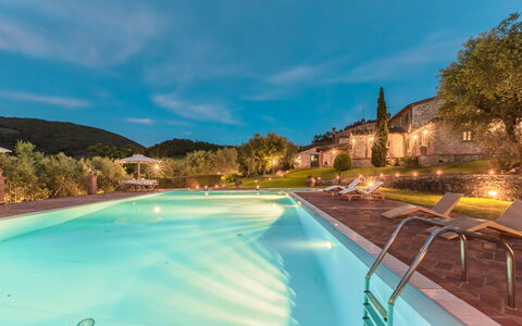 Villa Dell'angelo: Schwimmbad, Eigentum, Resort, Grundeigentum, Freizeit, Wasser, Ferienort, Urlaub, Villa, Estate
