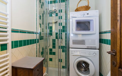 Appartamento Il Nido Di Giulia: Zimmer, Badezimmer, Major Appliance, Fliese, Haushaltsgerät, Wäschekammer, Interior Design