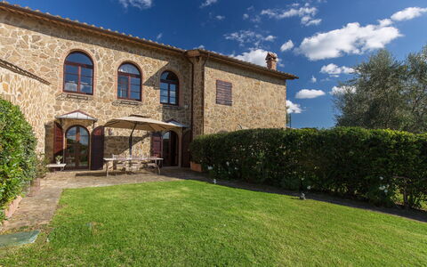Appartamento Il Nido Di Giulia: Eigentum, Haus, Gebäude, Zuhause, Grundeigentum, Estate, Bauernhaus, Hütte, Die Architektur, Gras