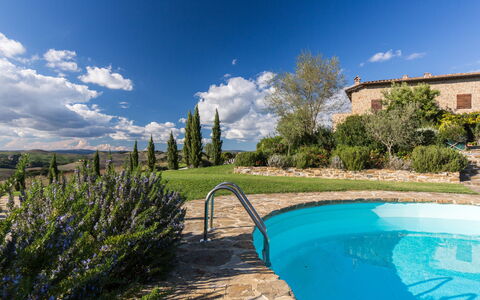 Appartamento Il Nido Di Giulia: Blau, Eigentum, Himmel, Grundeigentum, Wasser, Schwimmbad, Daytime, Estate, Azurblau, Wohngebiet