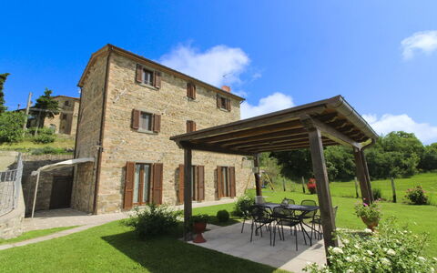 Poggio del Fabbro: Zuhause, Hütte, Grundstueck, Estate, Bauernhaus, Garten, Garten, Veranda, Rasen, Gartenmöbel