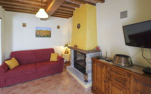 Poggio del Fabbro: Möbel, Flooring, Interior Design, Wand, Fussboden, Holz, Couch, Zimmer, Wohnzimmer, Beleuchtung