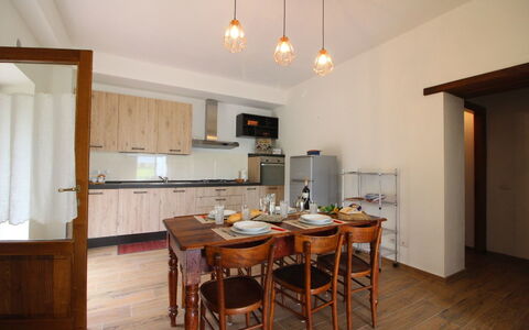 Podere i Gigli: Zimmer, Eigentum, Möbel, Gebäude, Fussboden, Interior Design, Küche, Haus, Hartholz, Holzboden