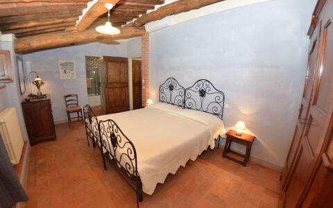 L'incanto: Schlafzimmer, Zimmer, Bett, Möbel, Eigentum, Bettrahmen, Decke, Interior Design, Bettdecke, Gebäude