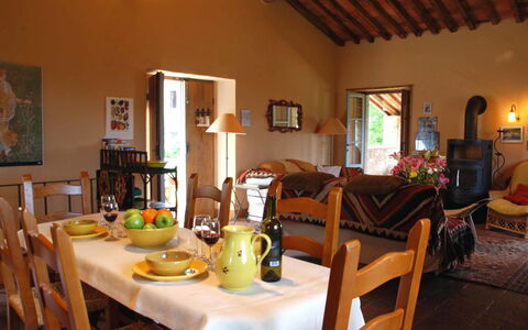 Compignano Barn: Zimmer, Eigentum, Gebäude, Möbel, Interior Design, Tabelle, Haus, Esszimmer, Grundeigentum, Restaurant