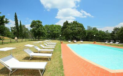 Monte San Savino 820: Schwimmbad, Eigentum, Himmel, Grundeigentum, Freizeit, Haus, Urlaub, Gras, Estate, Sommer