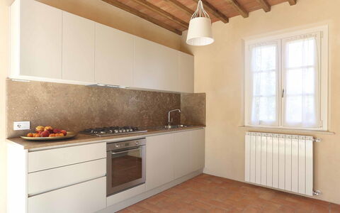 Uva: Eigentum, Zimmer, Countertop, Möbel, Gebäude, Küche, Fussboden, Cabinetry, Interior Design, Decke