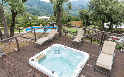 Villa Del Santo Bastiano: Eigentum, Schwimmbad, Grundeigentum, Jacuzzi, Haus, Freizeit, Estate, Gebäude, Urlaub, Baum