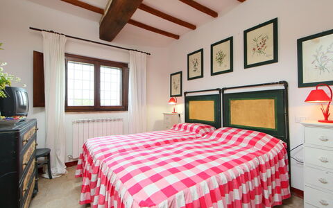 Le Nuvole: Schlafzimmer, Bett, Bettdecke, Möbel, Zimmer, Eigentum, Bedding, Interior Design, Bettrahmen, Decke