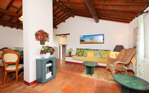 Le Nuvole: Zimmer, Eigentum, Gebäude, Möbel, Fussboden, Interior Design, Haus, Decke, Dachgeschoss, Flooring