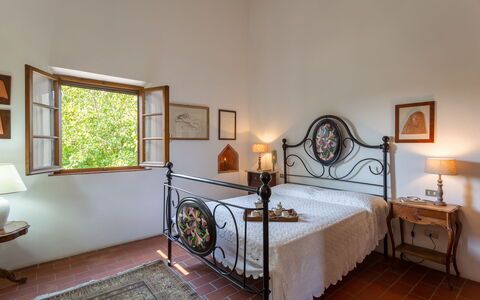 Casa La Rotta: Schlafzimmer, Bett, Zimmer, Möbel, Eigentum, Bettrahmen, Interior Design, Bettdecke, Gebäude, Haus