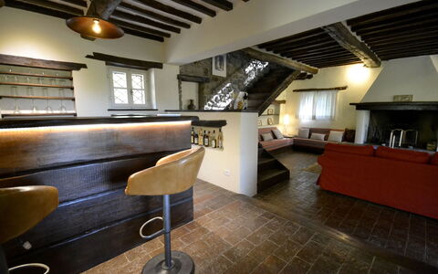 Villa Del Castagno: Eigentum, Interior Design, Gebäude, Zimmer, Möbel, Countertop, Fussboden, Die Architektur, Grundeigentum, Dachgeschoss