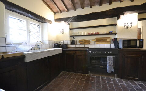 Villa Del Castagno: Eigentum, Zimmer, Küche, Countertop, Cabinetry, Gebäude, Möbel, Haus, Fussboden, Interior Design