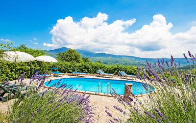 Arcidosso 800: Blau, Himmel, Eigentum, Natürliche Landschaft, Azurblau, Schwimmbad, Urlaub, Grundeigentum, Sommer, Wolke