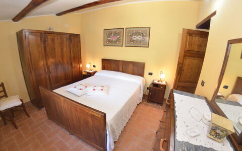 Batticapo di Ilaria: Schlafzimmer, Zimmer, Bett, Eigentum, Möbel, Gebäude, Interior Design, Bettdecke, Suite, Haus