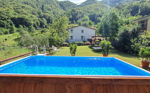 Casa Irene: Wasser, Pflanze, Eigentum, Schwimmbad, Berg, Blau, Gebäude, Grün, Natur, Azurblau