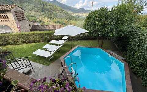 Casa Max: Wasser, Pflanze, Wolke, Eigentum, Himmel, Schwimmbad, Gebäude, Stuhl, Gartenmöbel, Berg