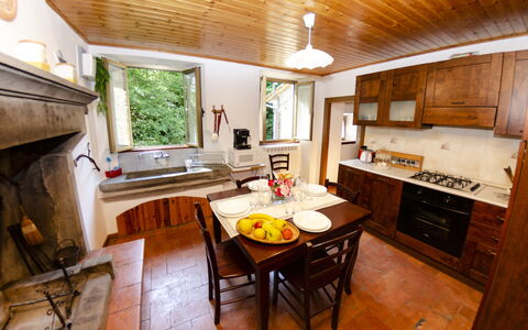 Il Molino: Tabelle, Möbel, Cabinetry, Countertop, Fenster, Couch, Holz, Gebäude, Küche, Wohnzimmer