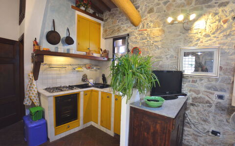 Il Nido: Eigentum, Zimmer, Gebäude, Haus, Küche, Interior Design, Grundeigentum, Möbel, Countertop, Zuhause