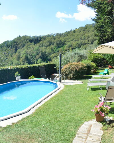 Il Nido: Schwimmbad, Eigentum, Grundeigentum, Haus, Freizeit, Hinterhof, Resort, Gras, Gebäude, Villa
