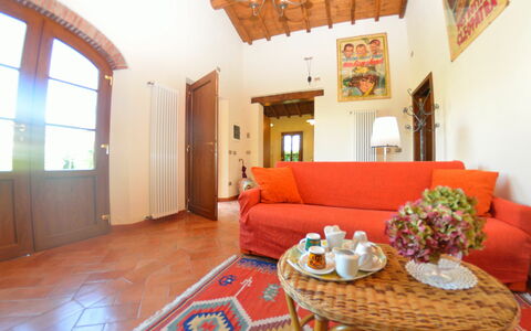 La Capannella: Zimmer, Eigentum, Möbel, Wohnzimmer, Interior Design, Fussboden, Gebäude, Decke, Hartholz, Tabelle