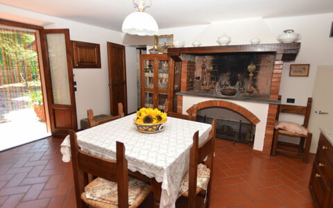 Petra: Zimmer, Eigentum, Möbel, Gebäude, Interior Design, Esszimmer, Fussboden, Tabelle, Grundeigentum, Haus