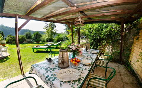 Podere L'istrice: Eigentum, Terrasse, Hinterhof, Gebäude, Grundeigentum, Haus, Zuhause, Veranda, Estate, Zimmer