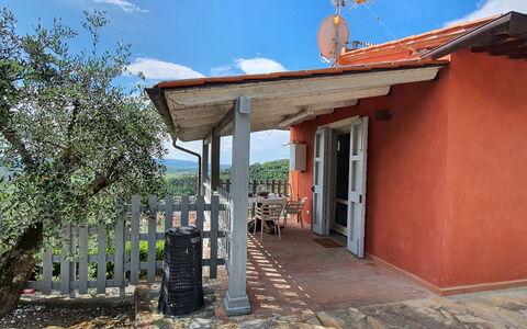 Podere San Martino: Himmel, Eigentum, Pflanze, Gebäude, Wolke, Tür, Schatten, Holz, Die Architektur, Nachbarschaft