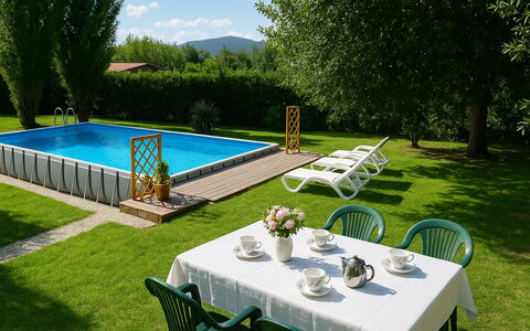 Villa Elisa: Schwimmbad, Garten, Schatten, Gartenmöbel, Freizeit, Rasen, Eco Hotel, Hinterhof, Garten, Landscaping