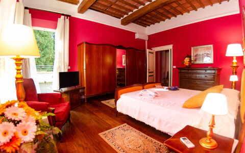 Villa Il Borghetto: Schlafzimmer, Zimmer, Möbel, Eigentum, Bett, Interior Design, Gebäude, Bettdecke, Suite, Haus
