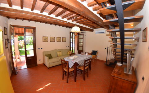Al Vecchio Pozzo: Eigentum, Zimmer, Gebäude, Decke, Haus, Grundeigentum, Interior Design, Strahl, Möbel, Esszimmer