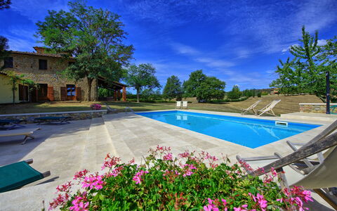 Villa Fabbri: Schwimmbad, Eigentum, Grundeigentum, Urlaub, Resort, Wohngebiet, Gebäude, Haus, Estate, Zuhause