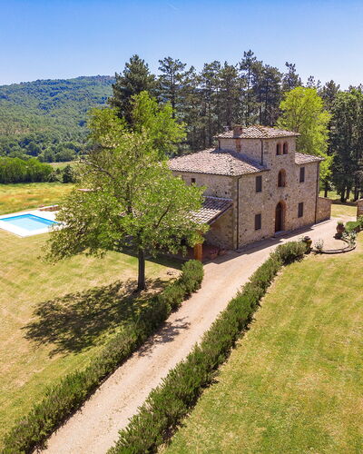 Villa Fabbri: Himmel, Pflanze, Gebäude, Fenster, Baum, Natürliche Landschaft, Haus, Grundstueck, Wohngebiet, Wiese