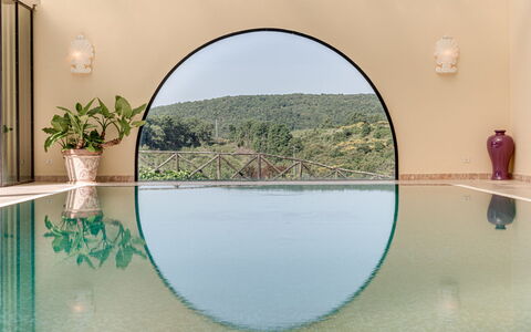 Terrazza e Libreria: Wasser, Pflanze, Wasservorräte, Eigentum, Rechteck, Gebäude, Gewässer, Schatten, Baum, Fenster