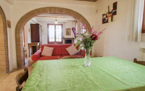 Olimpia: Zimmer, Eigentum, Möbel, Schlafzimmer, Bett, Interior Design, Gebäude, Bettdecke, Haus, Decke