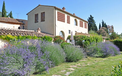 I Glicini: Eigentum, Haus, Blume, Grundeigentum, Lavendel, Lavendel, Garten, Pflanze, Gebäude, Botanik