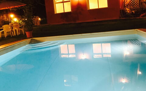 Borgo Di Zacco: Schwimmbad, Eigentum, Licht, Beleuchtung, Wasser, Freizeit, Haus, Gebäude, Nacht, Hotel