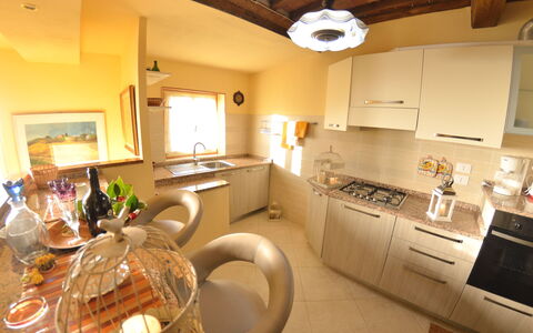 San Michele: Countertop, Zimmer, Eigentum, Interior Design, Küche, Gebäude, Möbel, Cabinetry, Zuhause, Grundeigentum