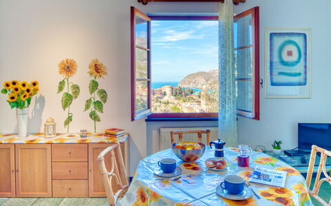 Olivi Del Mesco - Levanto: Zimmer, Blau, Eigentum, Türkis, Interior Design, Tabelle, Gelb, Azurblau, Esszimmer, Möbel