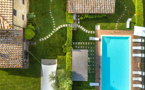 Borgo Gerlino: Grün, Gras, Baum, Zimmer, Die Architektur, Pflanze, Haus, Urban Design, Hinterhof, Zuhause