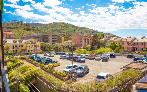 Giulia Apartment 2 - Levanto: \Stadt, Menschliche Siedlung, Transport, Stadt, Gebäude, Himmel, Stadtgebiet, Grundeigentum, Berg, Wohngebiet