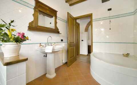 Broccolo: Badezimmer, Zimmer, Eigentum, Interior Design, Fussboden, Fliese, Gebäude, Grundeigentum, Sinken, Haus