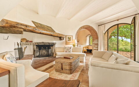 Camporempoli: Wand, Möbel, Die Architektur, Zuhause, Decke, Wohnzimmer, Couch, Villa, Stuhl