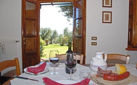 Casa Tonio: Zimmer, Eigentum, Wohnzimmer, Möbel, Haus, Gebäude, Tabelle, Interior Design, Grundeigentum, Frühstück