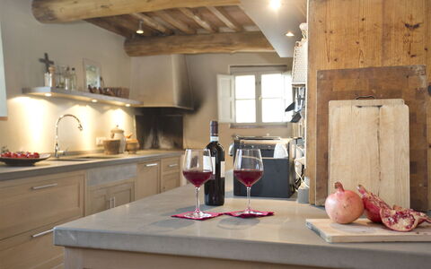 Chiodo: Zimmer, Countertop, Küche, Eigentum, Interior Design, Möbel, Gebäude, Haus, Zuhause, Decke