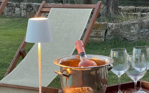 La Corte Di Campalli: Essen, Geschirr, Dishware, Tabelle, Pflanze, Zutat, Küche, Servierware, Weinglas