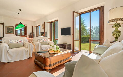 La Fonte: Möbel, Interior Design, Flooring, Stuhl, Zimmer, Tabelle, Fussboden, Couch, Wohnzimmer, Decke