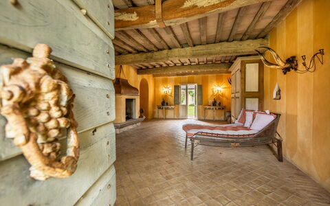 Lavacchio 12: Gebäude, Holz, Interior Design, Fussboden, Wand, Tür, Hartholz, Grundeigentum, Flooring, Haus