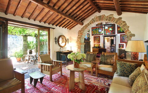 Macennere: Eigentum, Zimmer, Gebäude, Interior Design, Wohnzimmer, Grundeigentum, Haus, Möbel, Decke, Zuhause