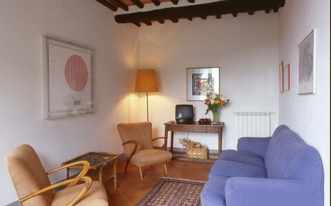Magrini: Wohnzimmer, Zimmer, Eigentum, Möbel, Interior Design, Gebäude, Haus, Tabelle, Grundeigentum, Decke